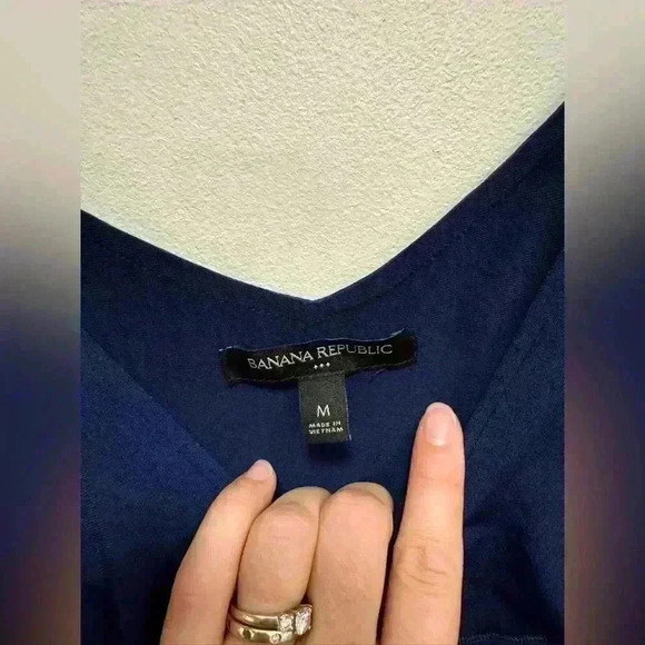 Banana Republic women’s ruffle sleeveless tank top navy blue size medium - Picture 4 of 9